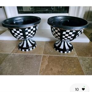Pair of 15x18-in urn planters
